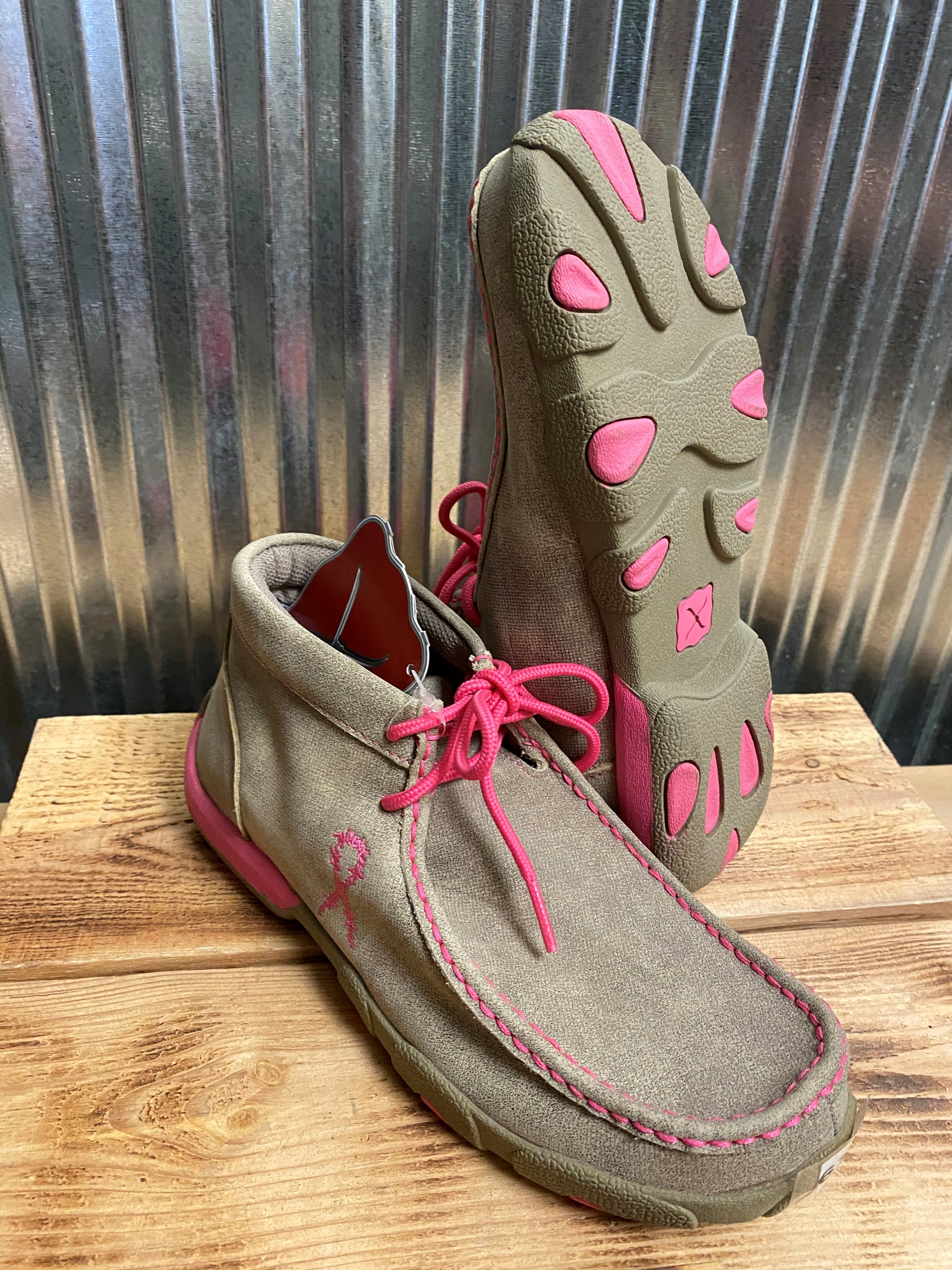 6.5 WOMEN'S DRIVING MOC NEON PIN